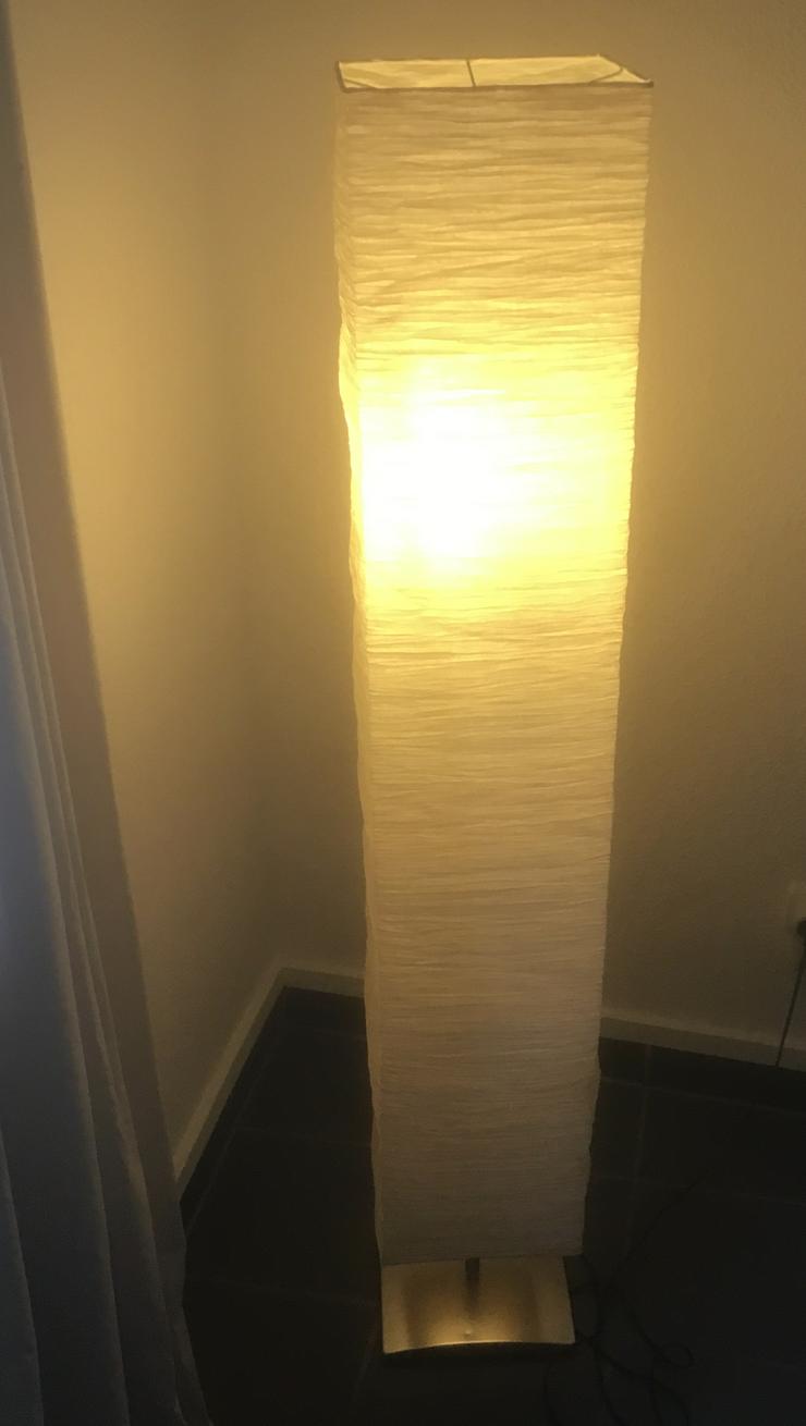Stehlampe mit Papierumwandelung