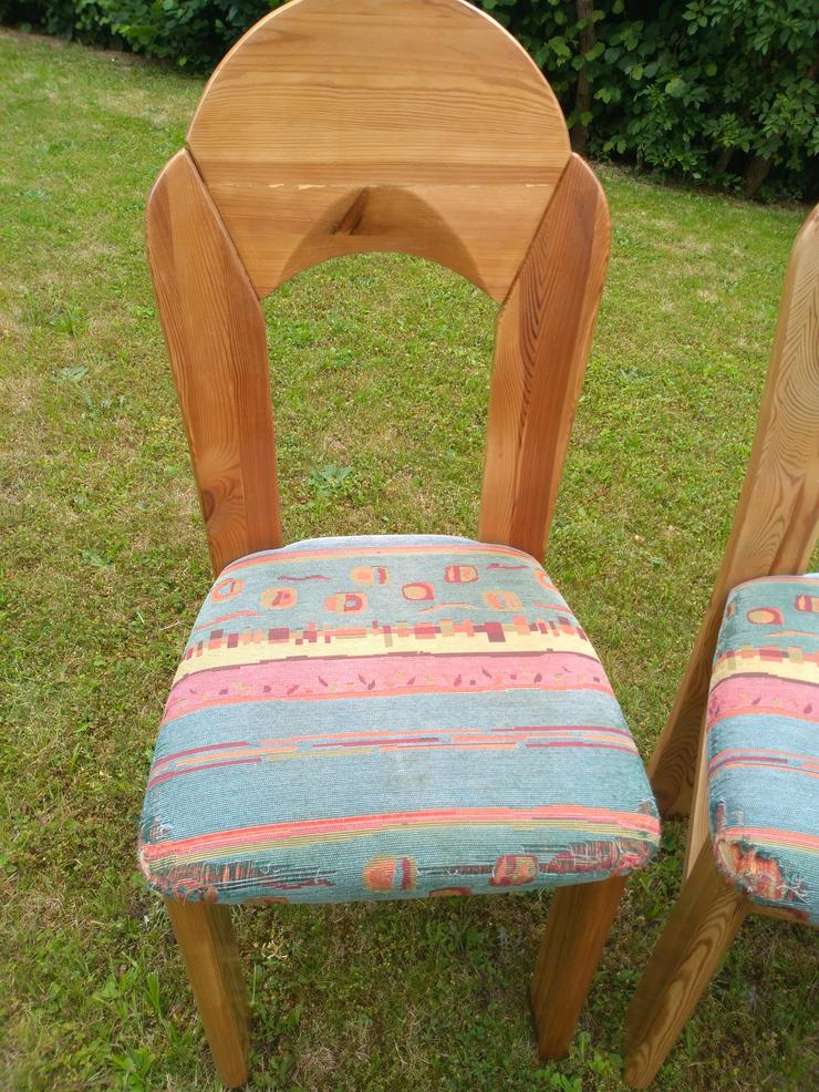Bild 2: Stühle, massiv Kiefer; Preis/Stück