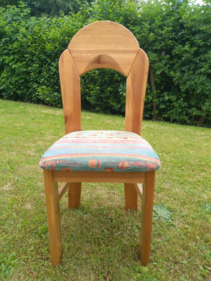 Bild 7: Stühle, massiv Kiefer; Preis/Stück