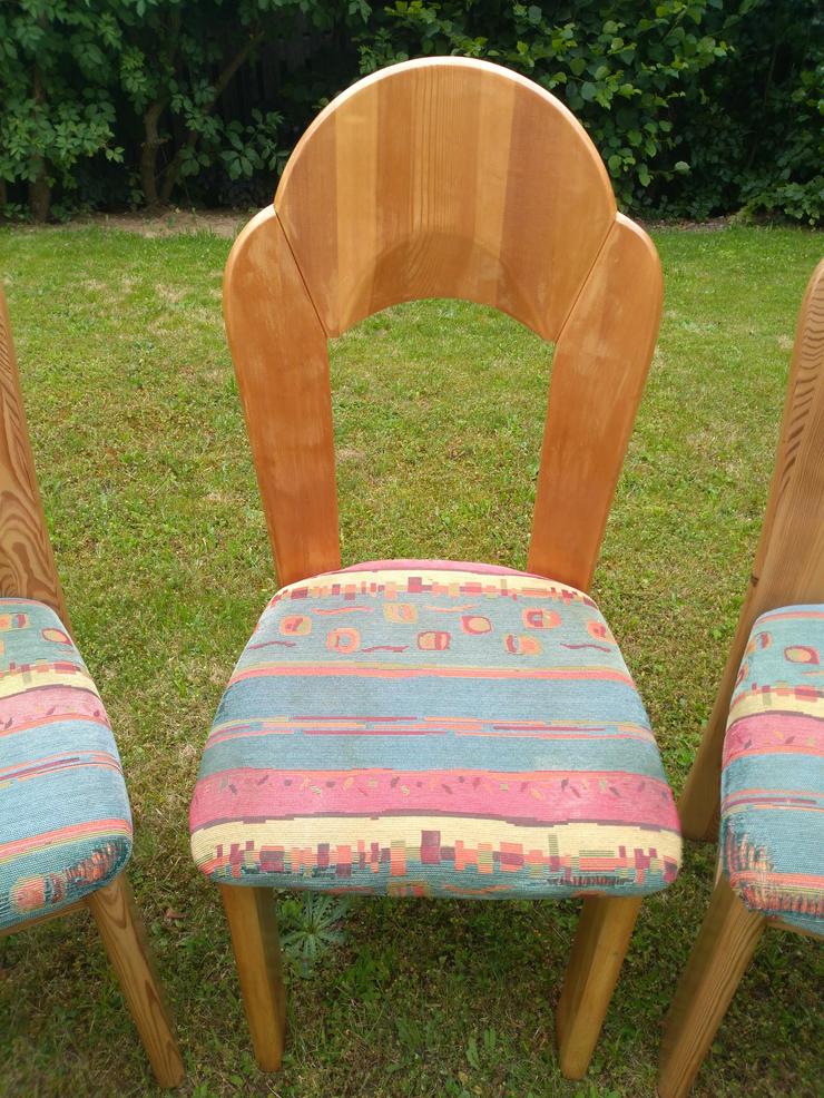 Bild 4: Stühle, massiv Kiefer; Preis/Stück