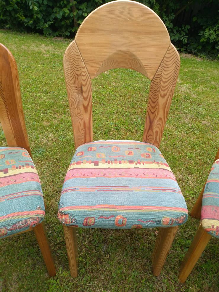 Bild 3: Stühle, massiv Kiefer; Preis/Stück