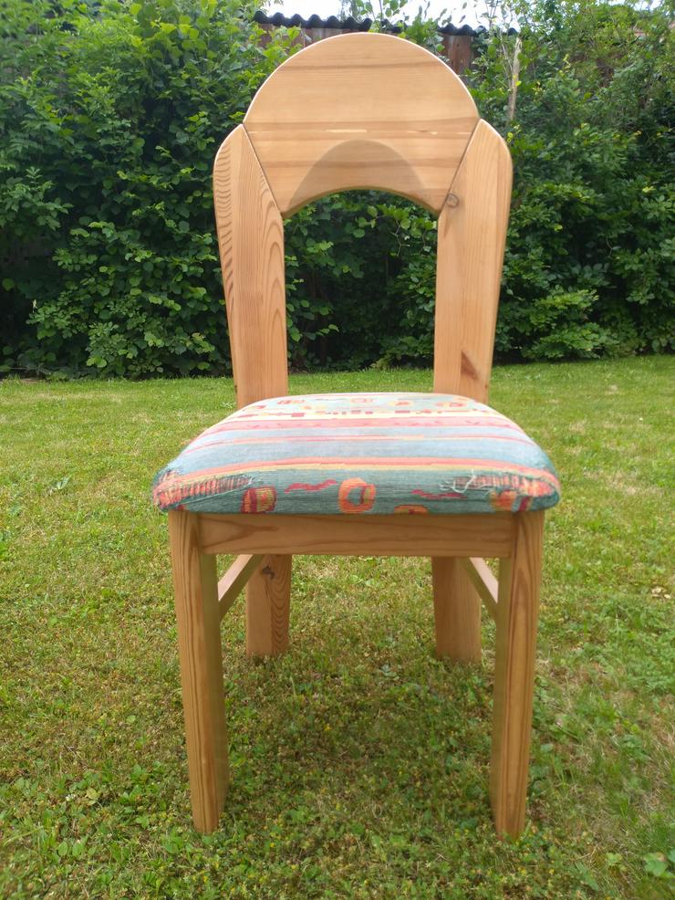 Bild 10: Stühle, massiv Kiefer; Preis/Stück
