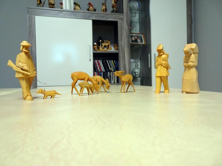 Bild 1: Miniatur Figurengruppe, Waldfiguren geschnitzt, Erzgebirge