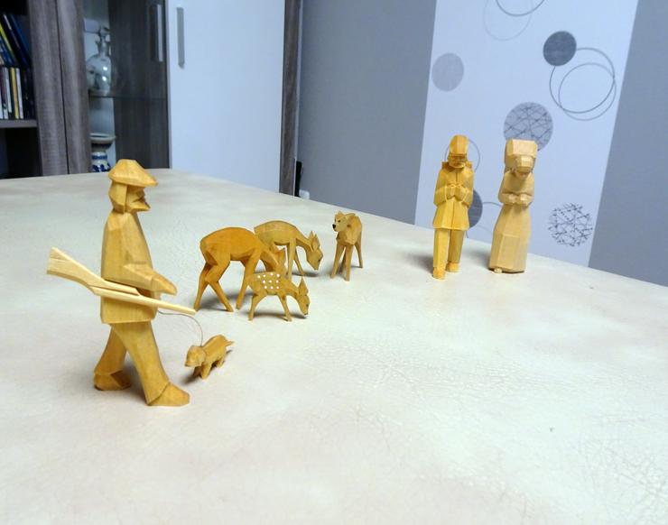 Bild 2: Miniatur Figurengruppe, Waldfiguren geschnitzt, Erzgebirge
