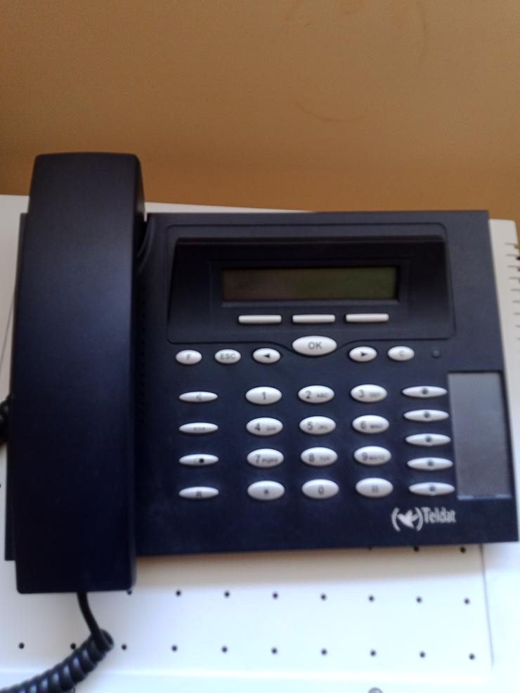 Bild 8: Mitel MiVoice Office 430 Kommunikationsserver & 2 x Mitel/ Aastra 6773 IP Systemtelefone