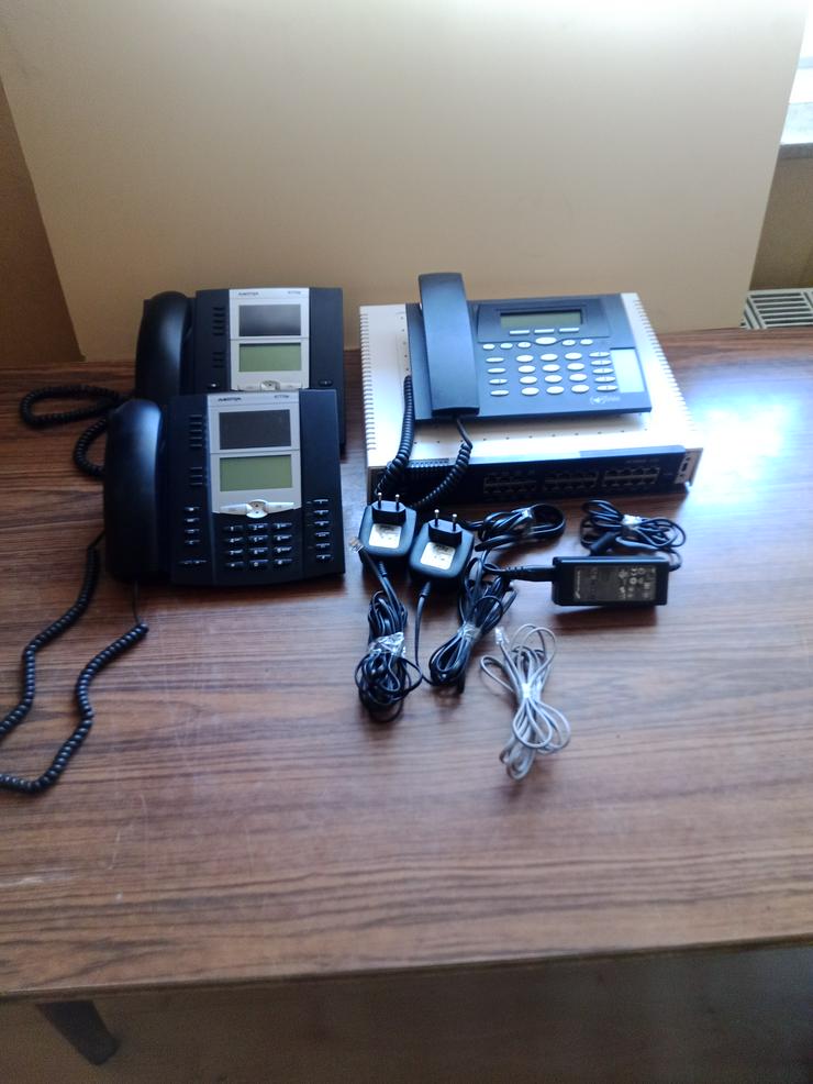 Bild 12: Mitel MiVoice Office 430 Kommunikationsserver & 2 x Mitel/ Aastra 6773 IP Systemtelefone