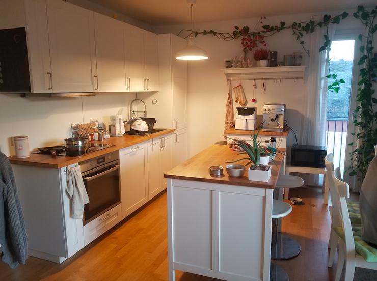3 Jahre alte IKEA Einbauküche und verschiedene Küchenmöbel im geichen landhaus Stil