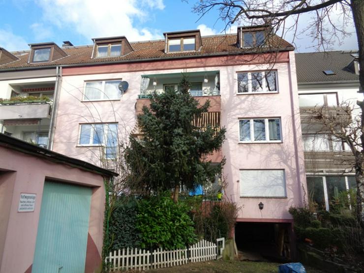 Bild 3:  	 Wohnen und Vermieten., Haus mit 6 Wohnungen, 4 Balkone und 3 Garagen