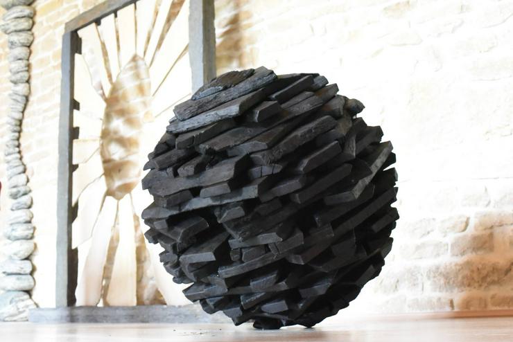 Kugelskulptur aus gebranntem und gewachstem Holz - Weitere - Bild 5