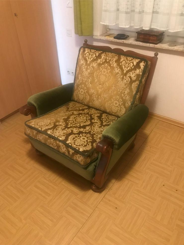 Wohnzimmercouch und Sessel