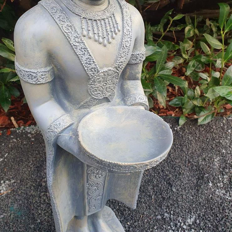 Bild 3: Gartenfigur Tempelwächter Buddha Figur mit Schale 76 cm grau -NEU