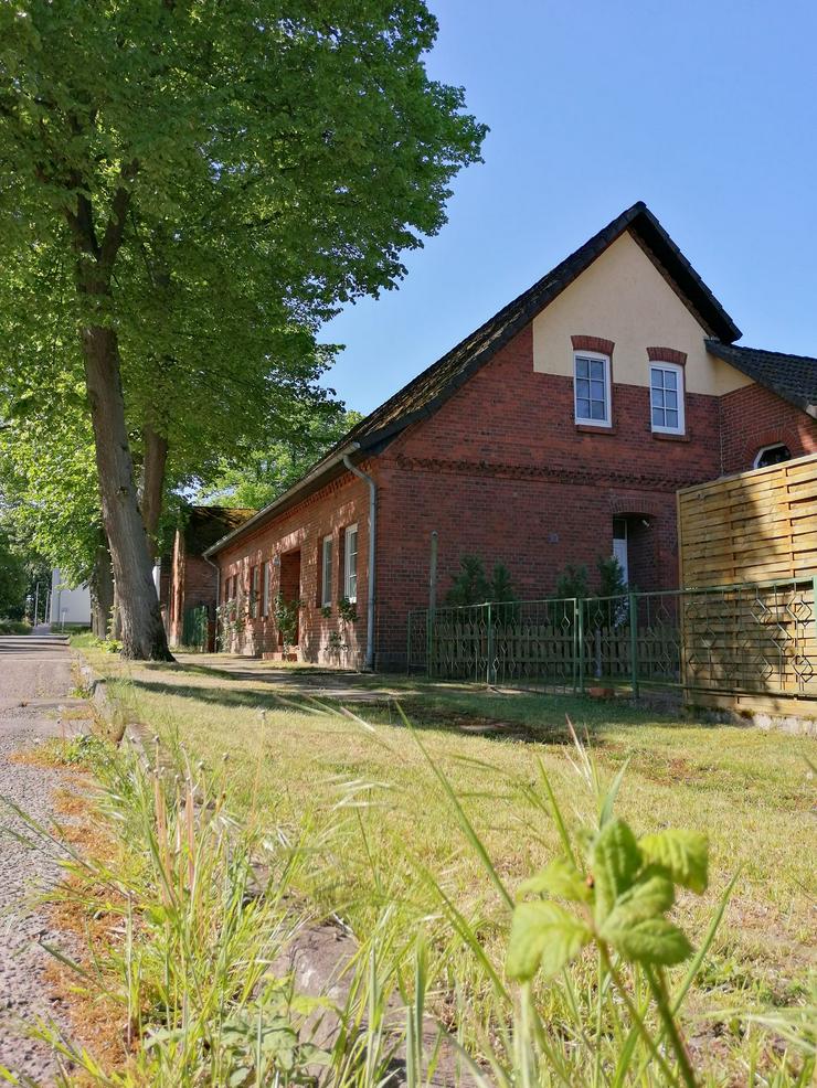 Historisches, voll modernisiertes Wohnhaus mit Wintergarten, Nebengebäude, Garage und schönem Grundstück - Bauernhäuser - Güter & Höfe - Bild 1