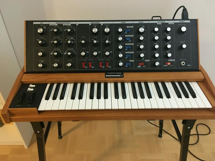 Minimoog Voyager Old School - Keyboards & E-Pianos - Bild 1