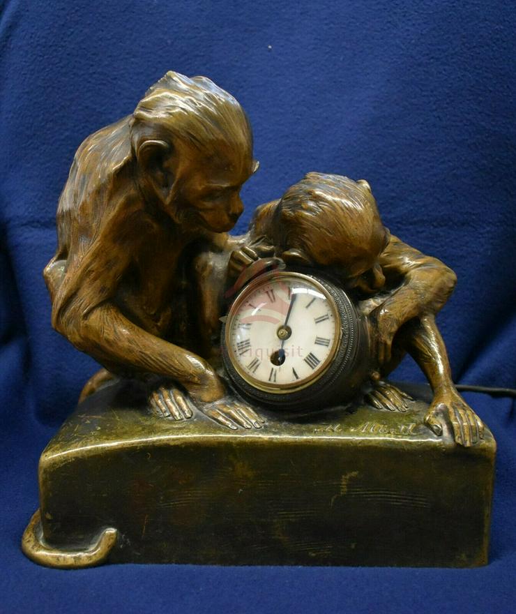 Affen Uhr Bronze signiert M. Mörtl Hintergrundbeleuchtung