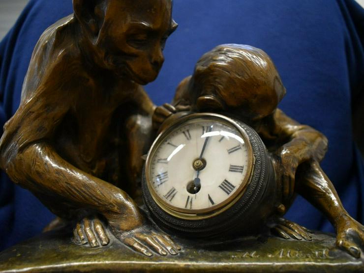 Affen Uhr Bronze signiert M. Mörtl Hintergrundbeleuchtung - Uhren - Bild 3