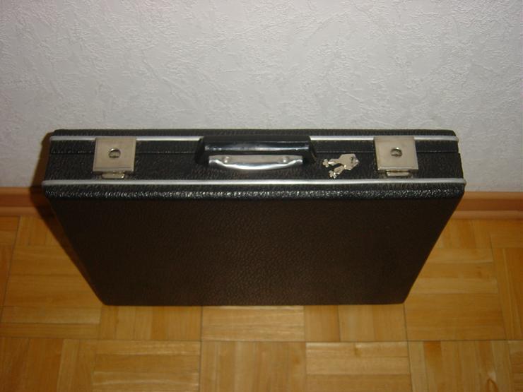 Alter Aktenkoffer in guten Zustand abschließbar ca.1970 mit 2 Schlüsseln - Taschen & Rucksäcke - Bild 1