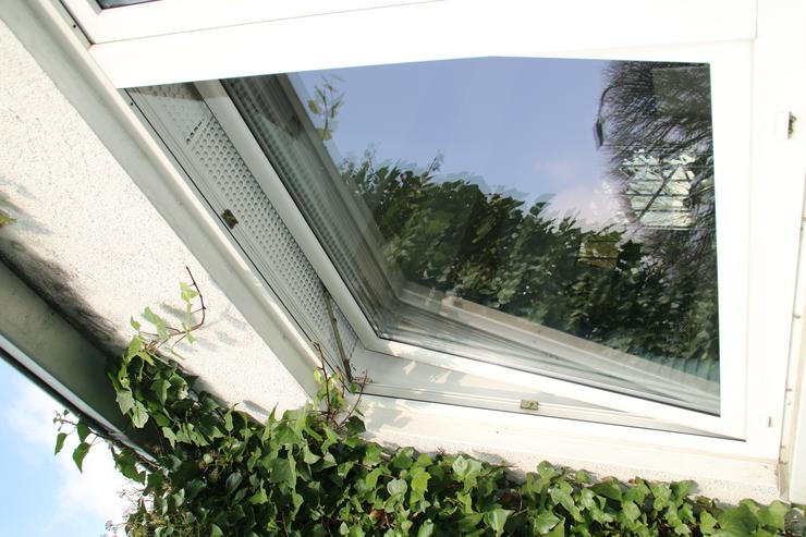 Bild 8: Klimageräteanschluss, Abluftschlauch Fenster, Fensterabdichtung System für Kippfenster von austmetall, OHNE BOHREN UND OHNE KLEBEN 