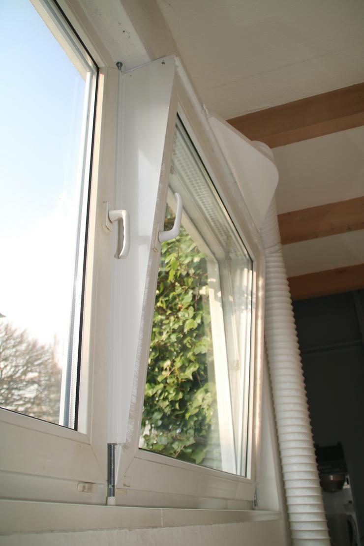 Bild 6: Klimageräteanschluss, Abluftschlauch Fenster, Fensterabdichtung System für Kippfenster von austmetall, OHNE BOHREN UND OHNE KLEBEN 