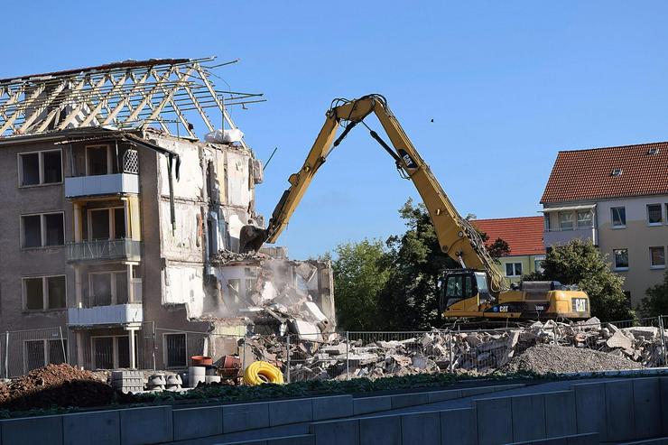 Bild 8: Aushub mit Bagger und alle Arten von Abbrucharbeiten! München 0151/519-302-17