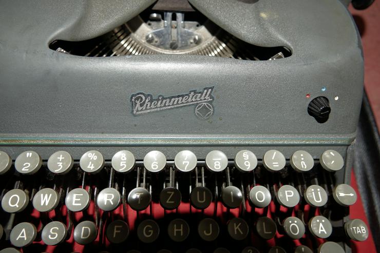Bild 4: Antike Schreibmaschine Rheinmetall