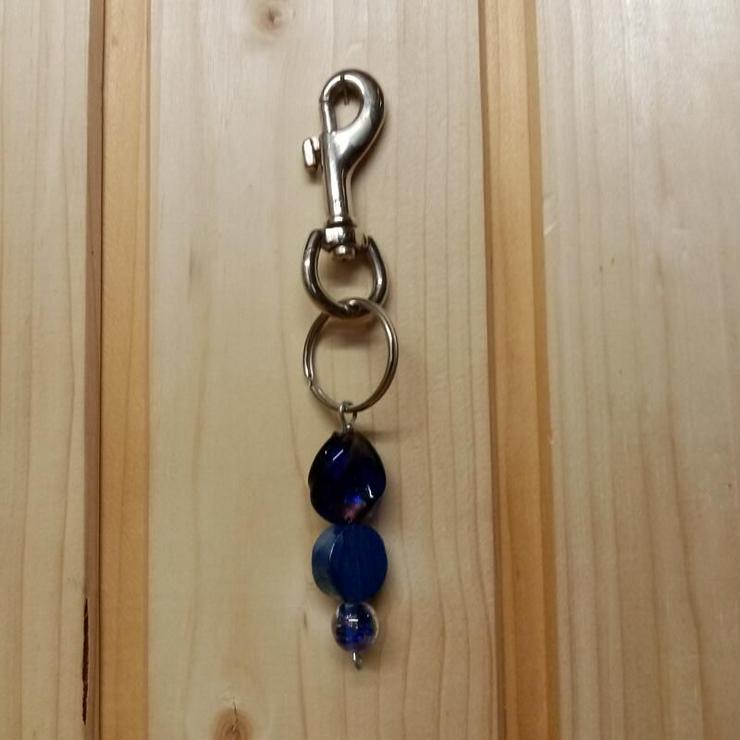 Schlüsselanhänger mit Glas-Holzperlen. Blau-13 cm