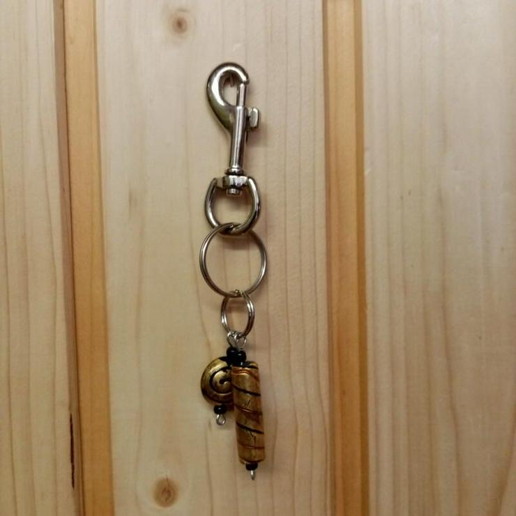 Schlüsselanhänger mit Glasperlen.