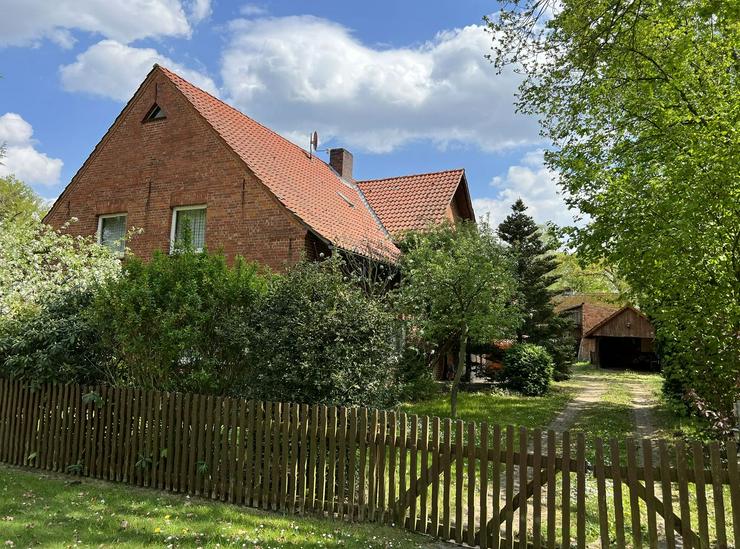Gartow-Nienwalde, Solides Familienhaus mit Nebengebäuden in bezaubernder Dorflage - Haus kaufen - Bild 1
