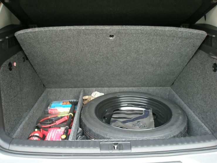 Bild 2: VW Tiguan I - Doppelter Ladeboden für Kofferraum
