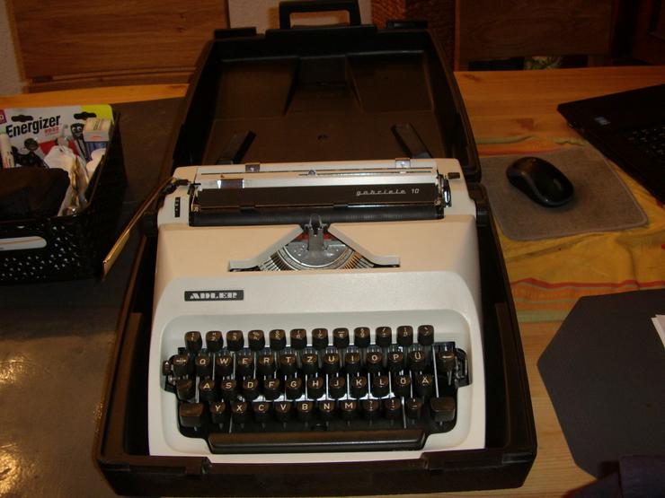 Verkaufe Adler Schreibmaschine 