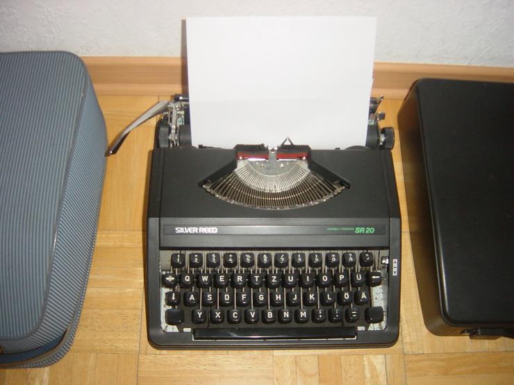 Bild 2: Schreibmaschine Silver Portable Typ Writer Reed SR 20 mit extra Tasche