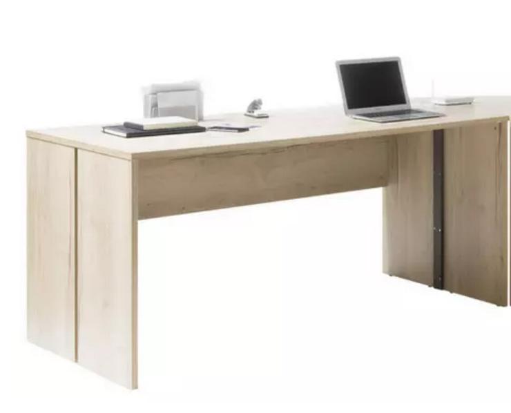 Bild 2: Schreibtisch aus Holz