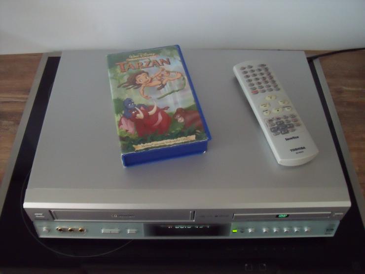 DVD / VHS-Rekorder Toshiba Super zustand. Mit FB , Funktioniert .