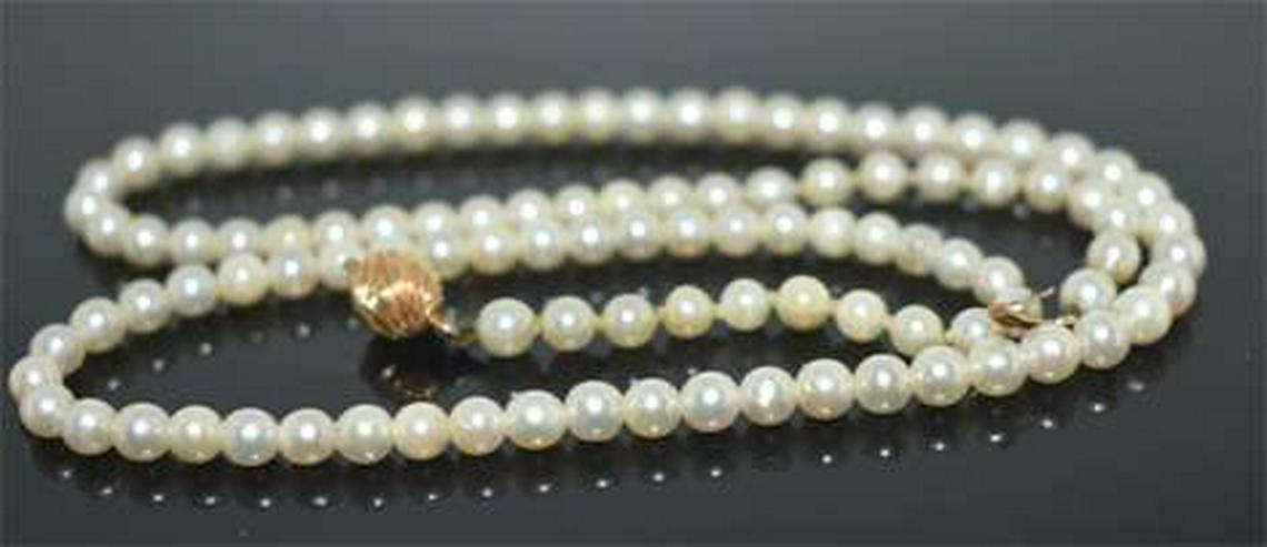 Bild 2: Akoya Perlenkette Farbe Weiß Verschluss 14 KT.