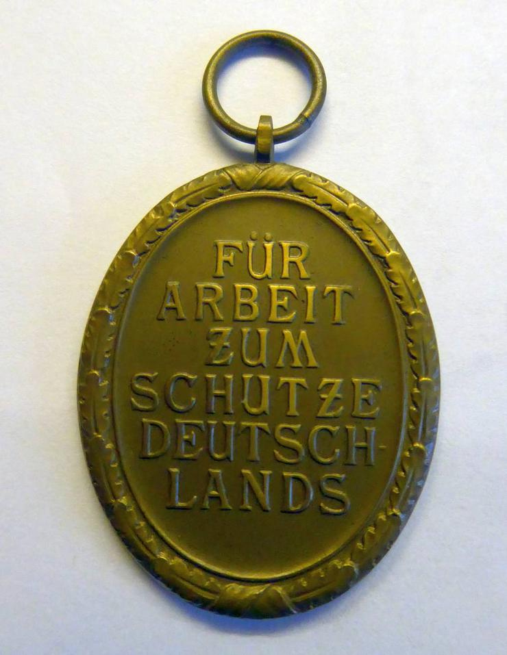 Bild 1: Deutsches Schutzwall Ehrenzeichen