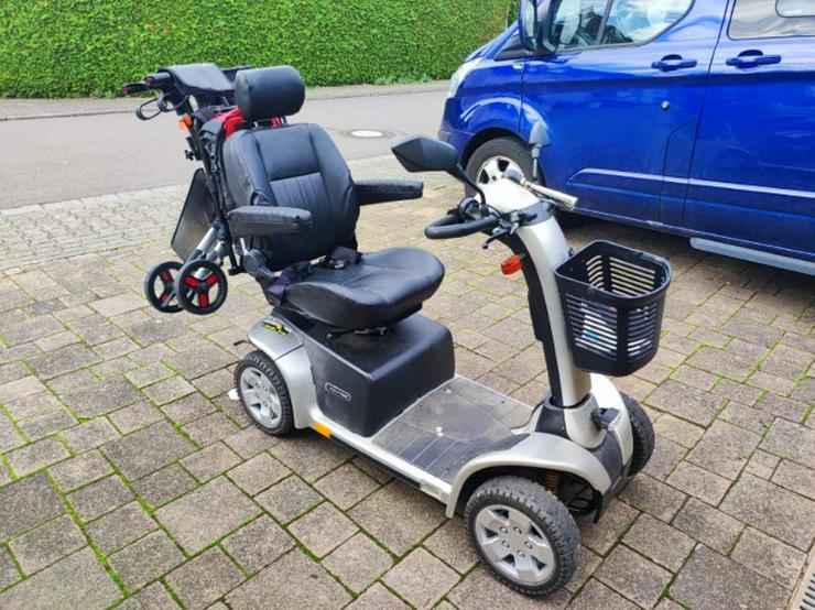 Bild 2: E-Scooter (Seniorenmobil Krankenfahrstuhl) mit Transportanhänger