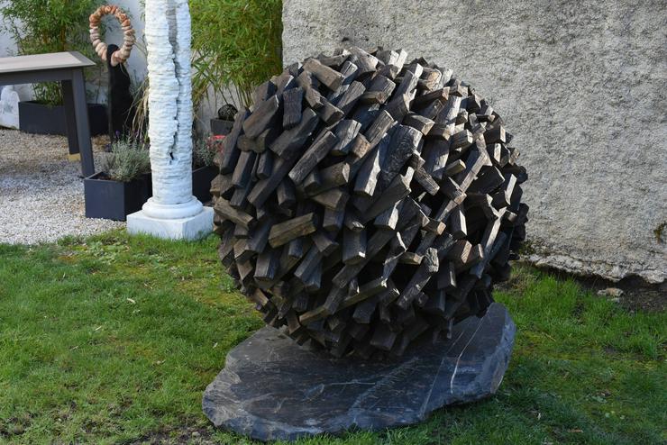Bild 3: Skulptur aus Holz Garten Terrasse Pool