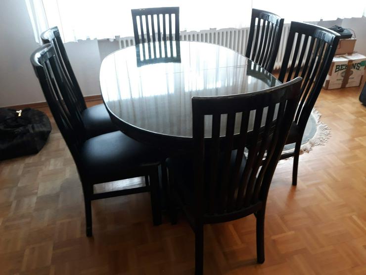 Tisch mit 6 Stühlen 