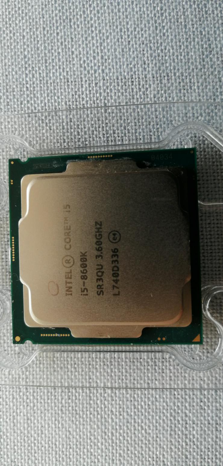 Bild 5: Intel Core i5 8600k mit Mainboard und Kühler 