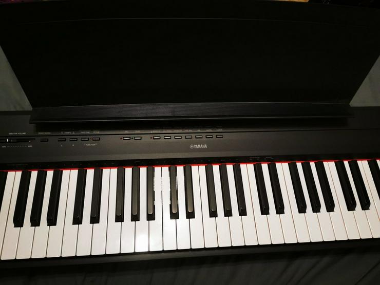 Bild 1: Yamaha p115 b E-Piano + Zubehör