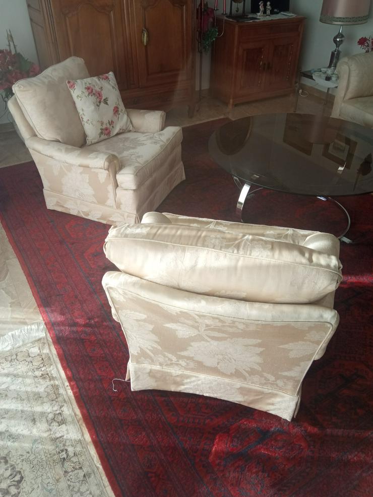 Bild 2: 2 Sessel, 1 Couch, 1 Glastisch Durchmesser 120 cm