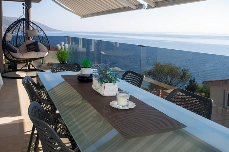 Kroatien, 6 Ferienwohnung mit Pool, Terrasse mit tollem Meerblick und Grillplatz, direkt am Meer, in Okrug Gornji bei Trogir