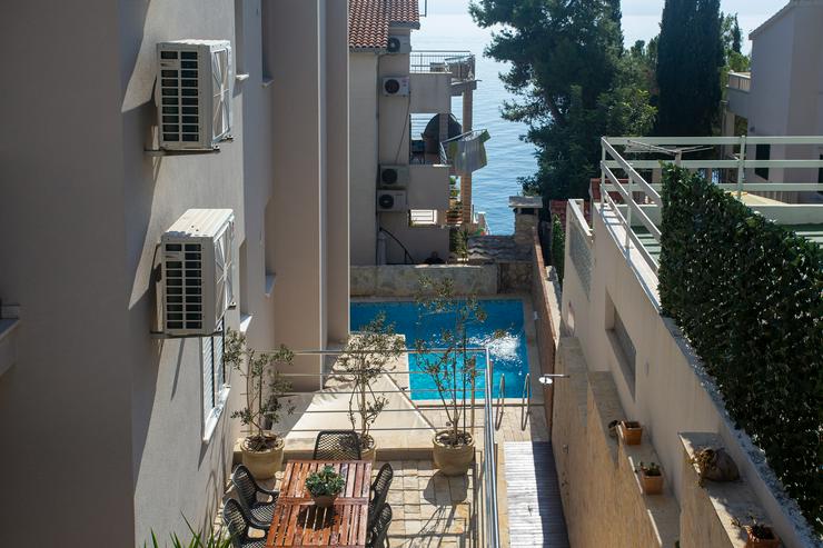 Bild 1: Kroatien, Apartment für 5,6 Personen direkt am Meer mit Pool im Ort Okrug Gornji auf der Insel Ciovo in Dalmatien