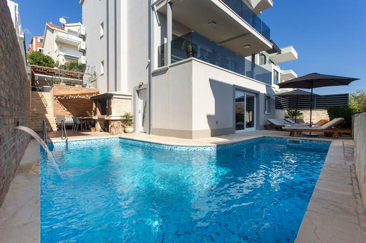 Kroatien, Apartment für 5,6 Personen direkt am Meer mit Pool im Ort Okrug Gornji auf der Insel Ciovo in Dalmatien - Ferienwohnung Kroatien - Bild 4