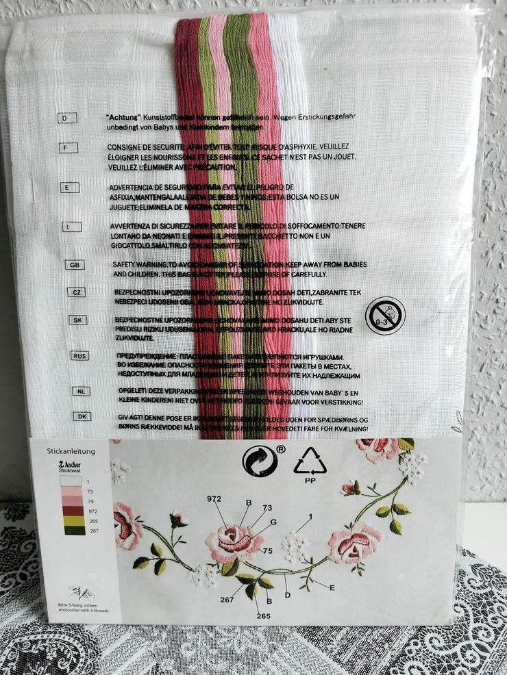 Bild 6: Stickpackungen  Mitteldecke 80 x 80 cm