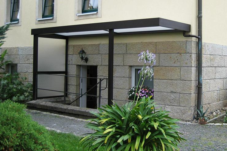 Bild 7: Anbaubalkone, Vordächer, Terrassendächer und Carports aus Aluminium