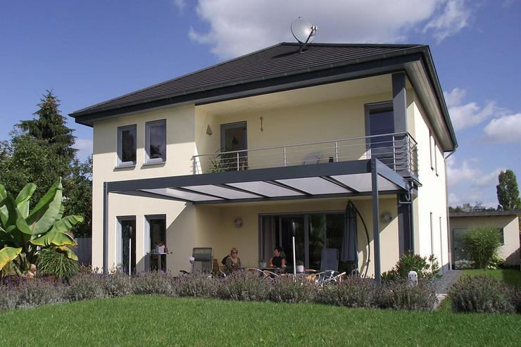 Bild 13: Anbaubalkone, Vordächer, Terrassendächer und Carports aus Aluminium