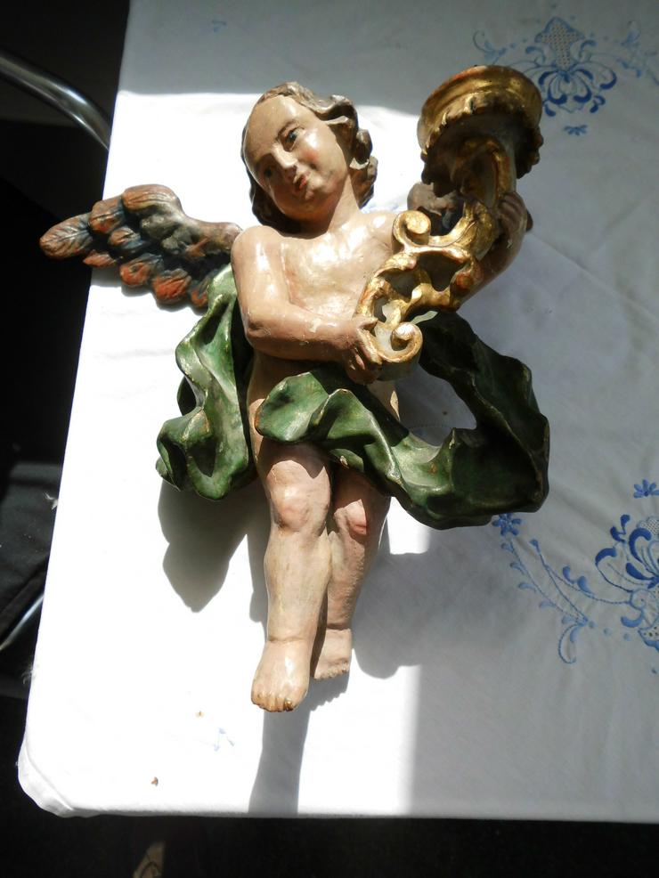 Bild 9: 2 antike Putti als Kerzenwandhalter Holz geschnitzt und farbig gefaßt. 18. Jh.