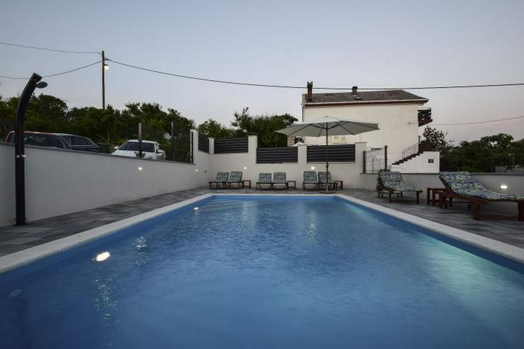 Kroatien, 2-Zimmer-Ferienwohnung mit Pool für 4-6 Personen in Rtina Stosici bei Zadar, Dalmatien