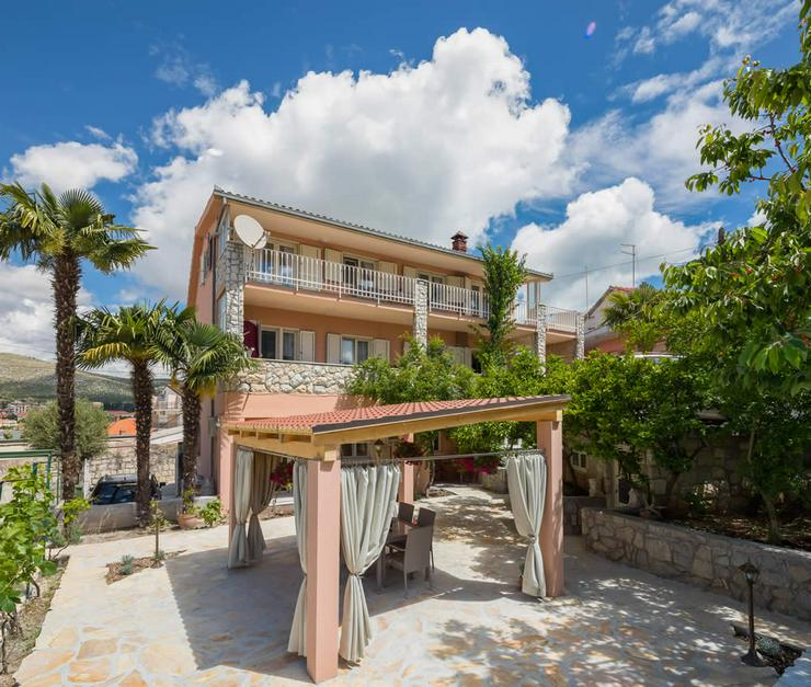 Familienfreundliches Ferienhaus in Trogir bei Split in Dalmatien, Kroatien  - Ferienhaus Kroatien - Bild 1