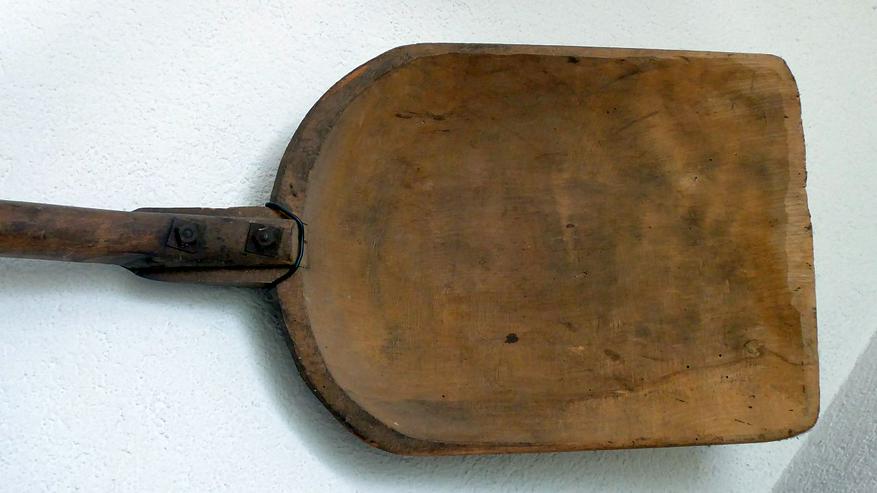 Bild 2: alte Kornschaufel, 1,20 m lang, Schaufel 27 cm breit